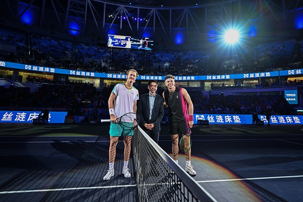 他注重球队 他注重球队